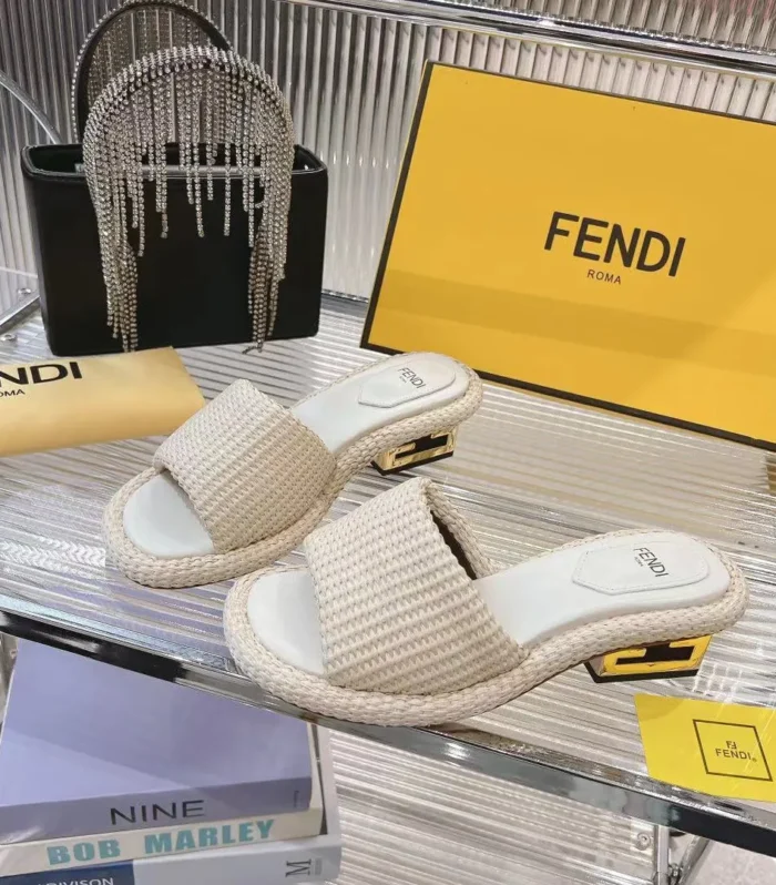 FENDI BAGUETTE SLIDES WOMEN IN BEIGE RAFFIA