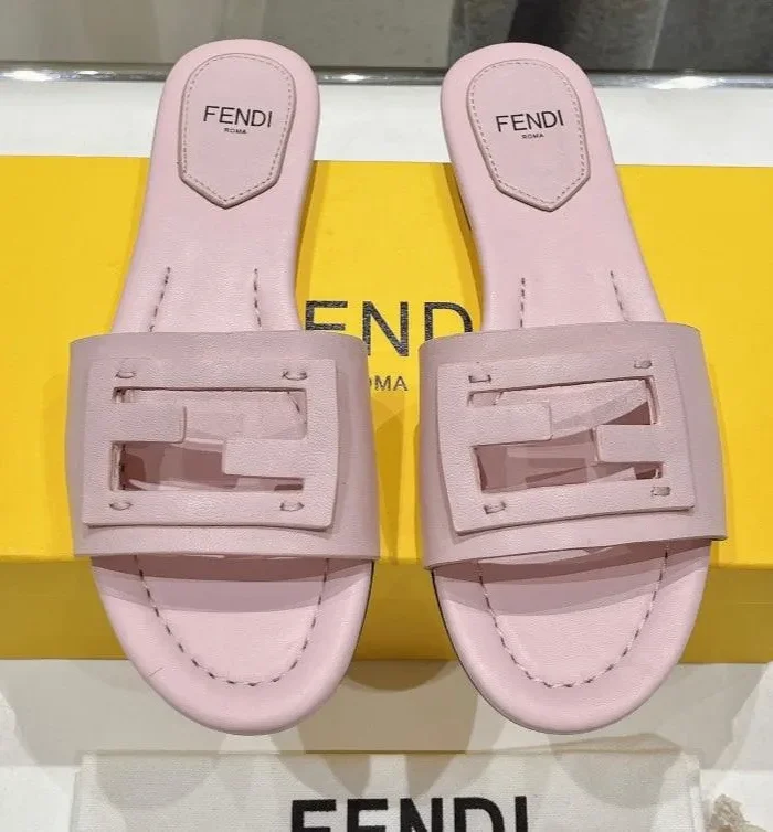 FENDI BAGUETTE SLIDES IN LIGHT PINK LAMBSKIN