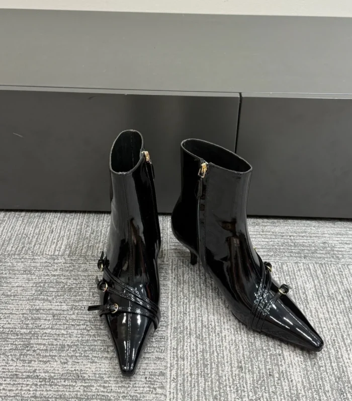 Miu 40 short boots black patent leather 417985