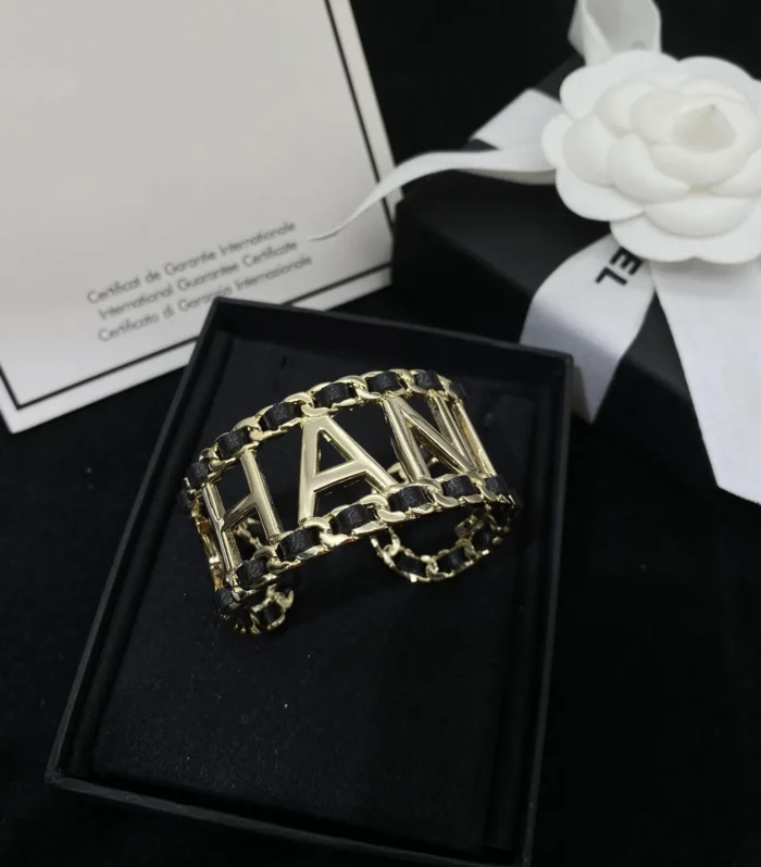 CC LOGO CUFF BRACELET GOLD