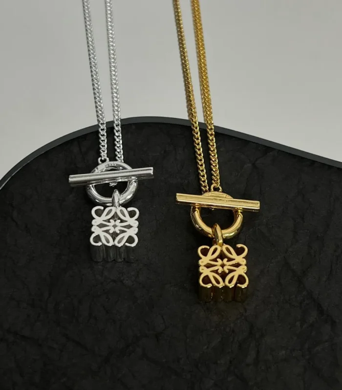 ANAGRAM HOOP T-BAR MEDIUM NECKLACE