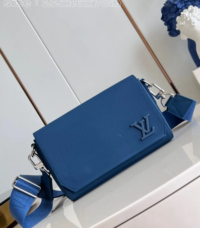 Louis Vuitton Takeoff Messenger PM