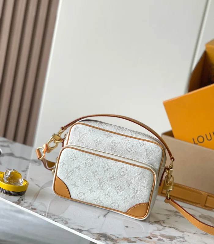 Dynamic Chip Handbag White