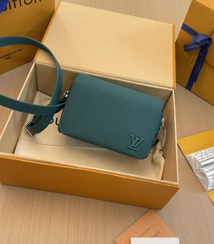 Aerogram Flap Messenger Medium